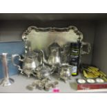 A mixed lot of silver plate and metalware to include a twin handled tray and a set of six napkin