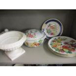 A mixed lot of modern ceramics to include a Royal Worcester serving bowl, 10" dia, a Spode serving