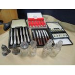 A mixed lot to include six wooden handled, silver plated knives, cased, a set of six silver plated