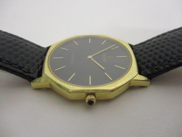 A Concorde gents quartz 18ct gold wristwatch having a black dial, gilt baton markers in an - Image 4 of 5