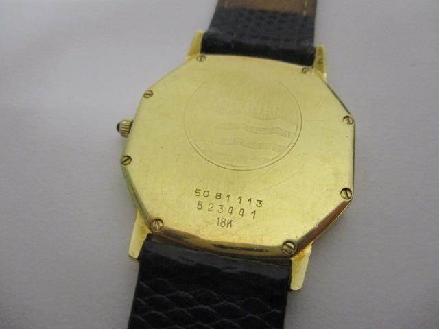 A Concorde gents quartz 18ct gold wristwatch having a black dial, gilt baton markers in an - Image 5 of 5