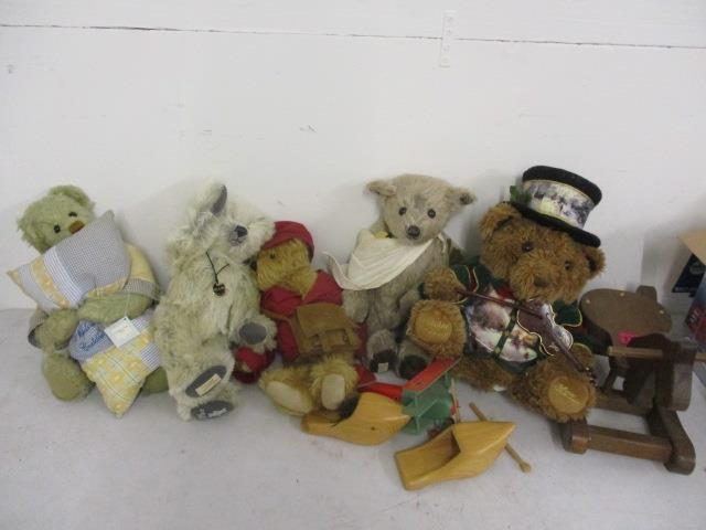 Mixed teddy bears to include a Gallery teddy bear 'Needs a Cuddle', a Deans 'Toby' bear, Past