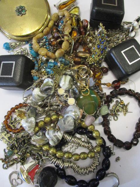 Mixed costume jewellery to include a 9ct gold chain