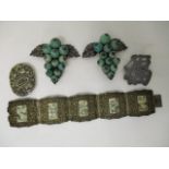 Chinese silver jewellery comprising a pair of scarf clips, each fashioned as a bunch of grapes,