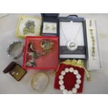 Costume jewellery to include Butler & Wilson brooches of dogs, tigers and other items