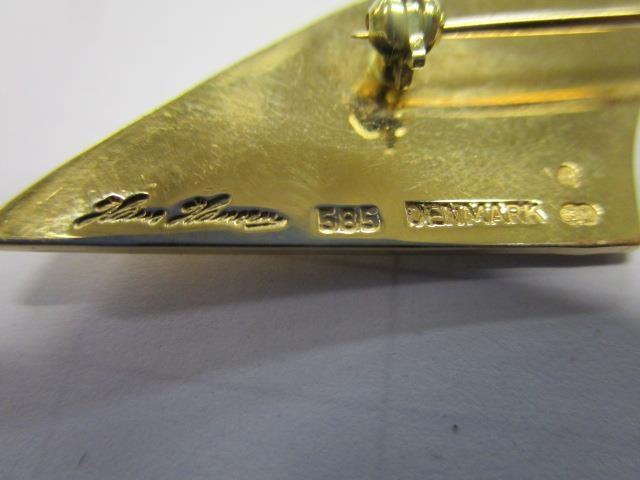 Hans Hansen - a Danish 14k 585 yellow gold brooch of plain, bladed design, marks and script - Image 3 of 3