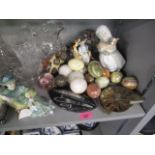 A mixed lot of collectibles to include Doulton & Co figures, ornamental onyx eggs and others