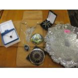 Mixed costume jewellery to include Swarovski, a diamonte bug brooch, mixed vintage compacts and a