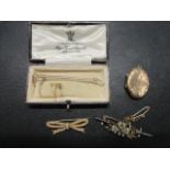 A group of jewellery items to include a 9ct gold stock pin fashioned as a riding crop, cased, a 15ct