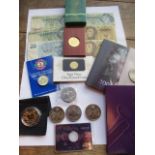 Bank notes to include Polish currency, mixed British £5 coins and others and an online dealing