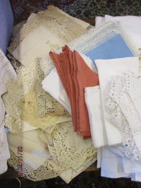 A quantity of Victorian crochet work and mid 20th century table linen - Image 3 of 6