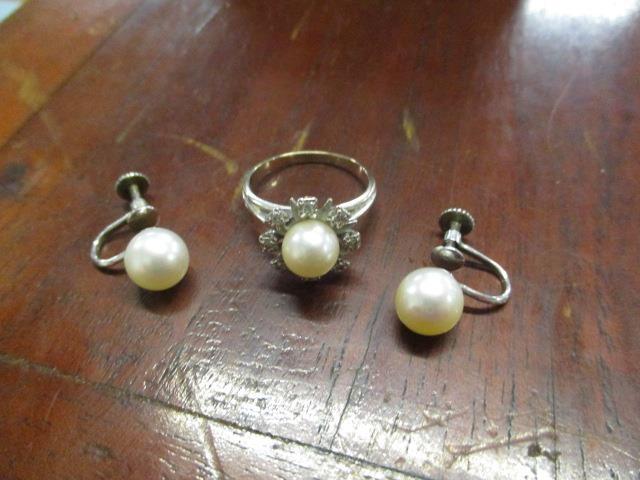 A pair of white gold coloured metal screw earrings, set with a single pearl, stamped 14k, 8mm dia,