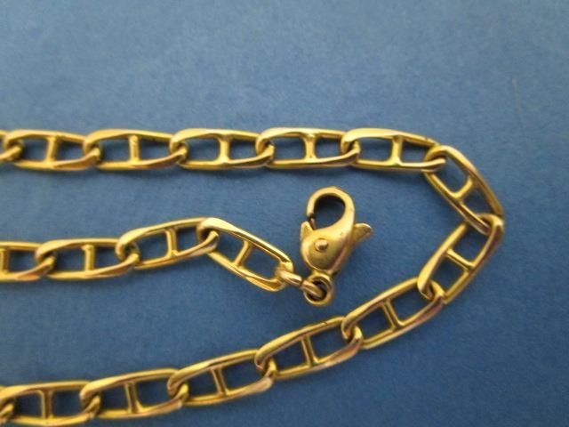 A 9ct gold figure of eight link necklace, 11.8g - Image 2 of 2