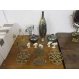 Decorative interior pieces to include a brass ware easels, napkin holders and a pair of plate