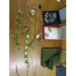 9ct gold and yellow metal jewellery and other items to include a bracelet and charms