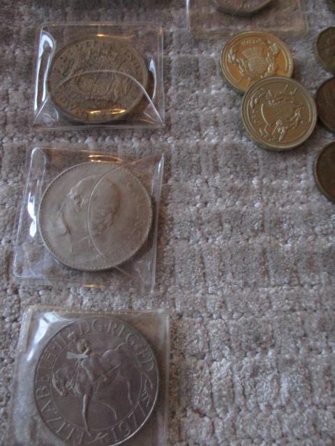 A quantity of pre decimal and decimal British Coins to include Crowns, two 1980s £2 coins, old - Image 3 of 4