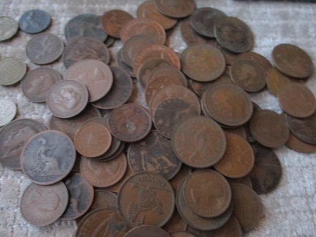 A quantity of pre decimal and decimal British Coins to include Crowns, two 1980s £2 coins, old - Image 2 of 4