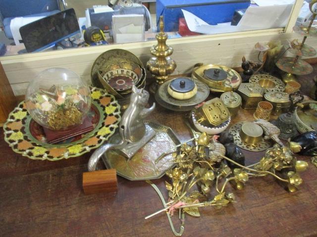 A mixed lot of mainly metal ware to include Middle Eastern brass dishes and other items - Image 2 of 3