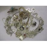 Silver and other jewellery to include an irregular shaped necklace, a belcher link necklace and