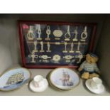 A mixed lot of nautical themed items to include a framed and glazed knot display, collectors