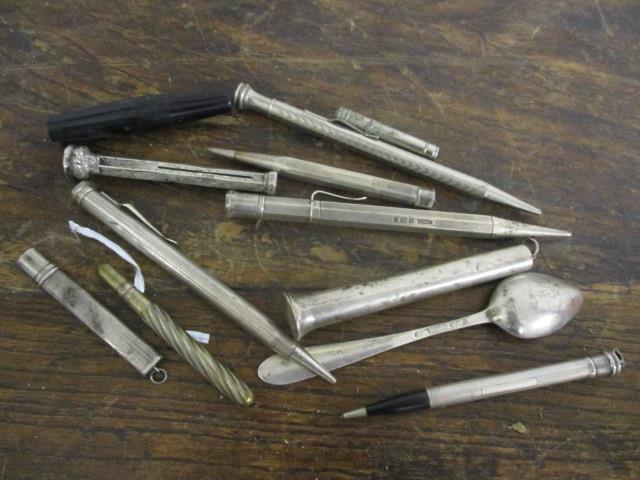A small mixed lot to include various silver propelling pencils and other items