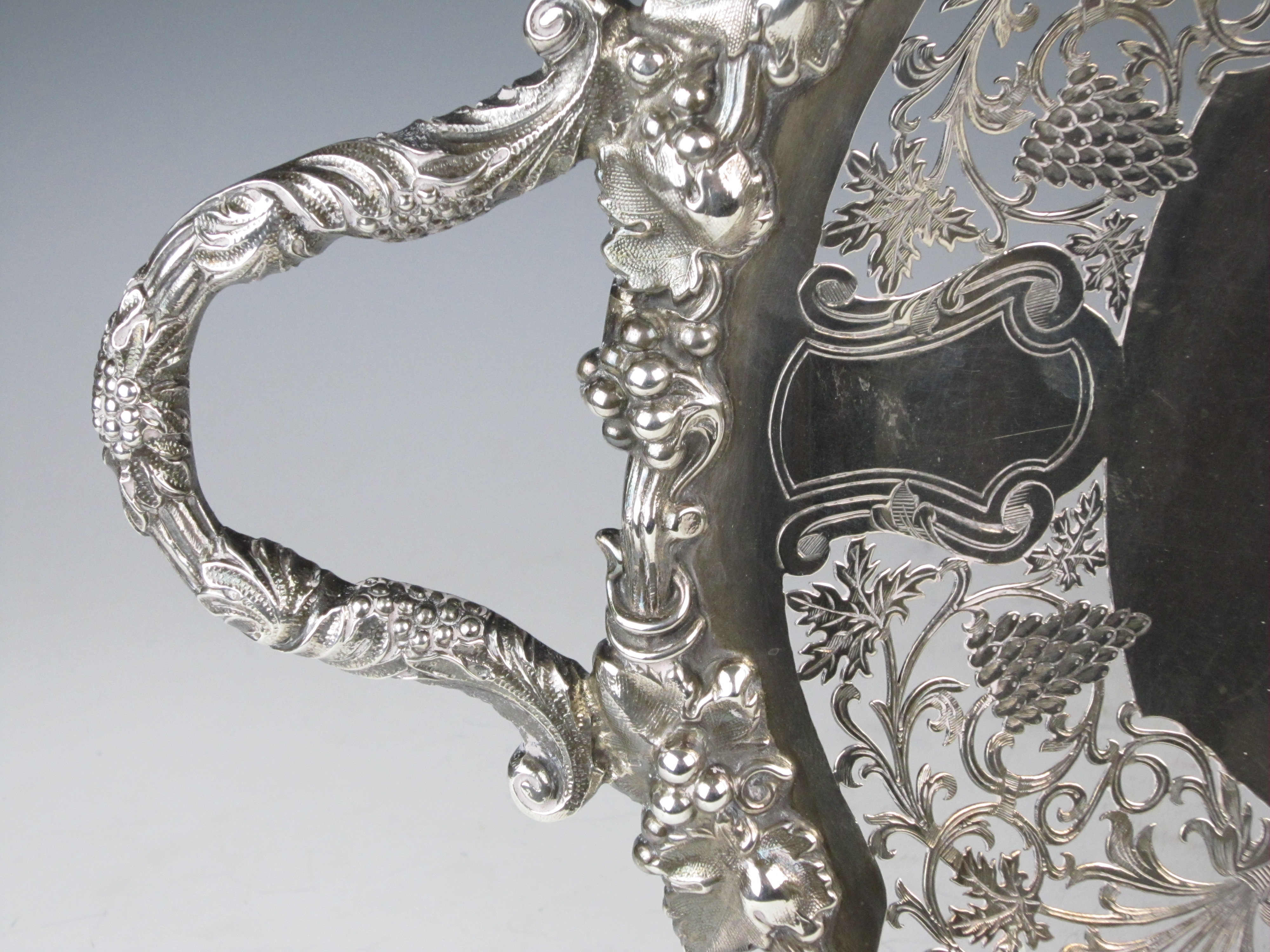 A George V silver two-handled Comport with fruiting vine border and pierced scroll fruiting vine - Image 6 of 6