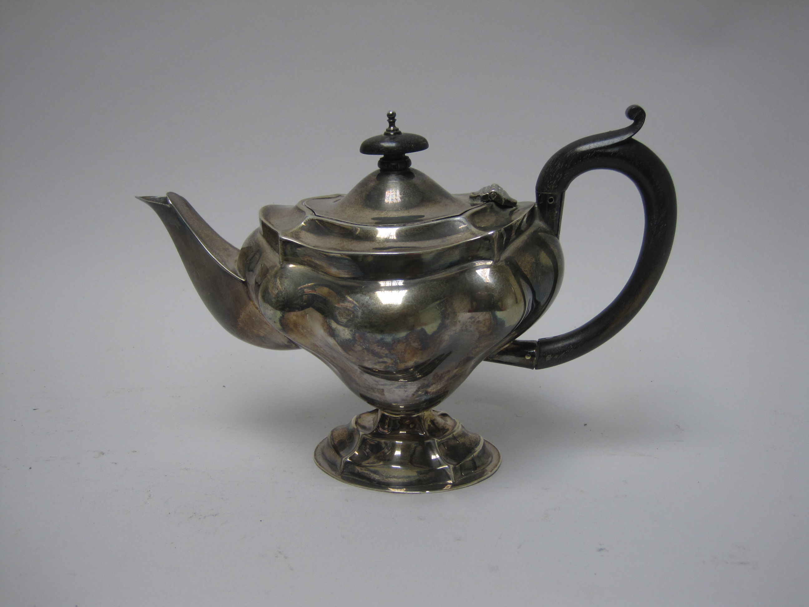 A George V silver Teapot of shaped oval form with ebonised handle, Birmingham 1911 - Image 3 of 4