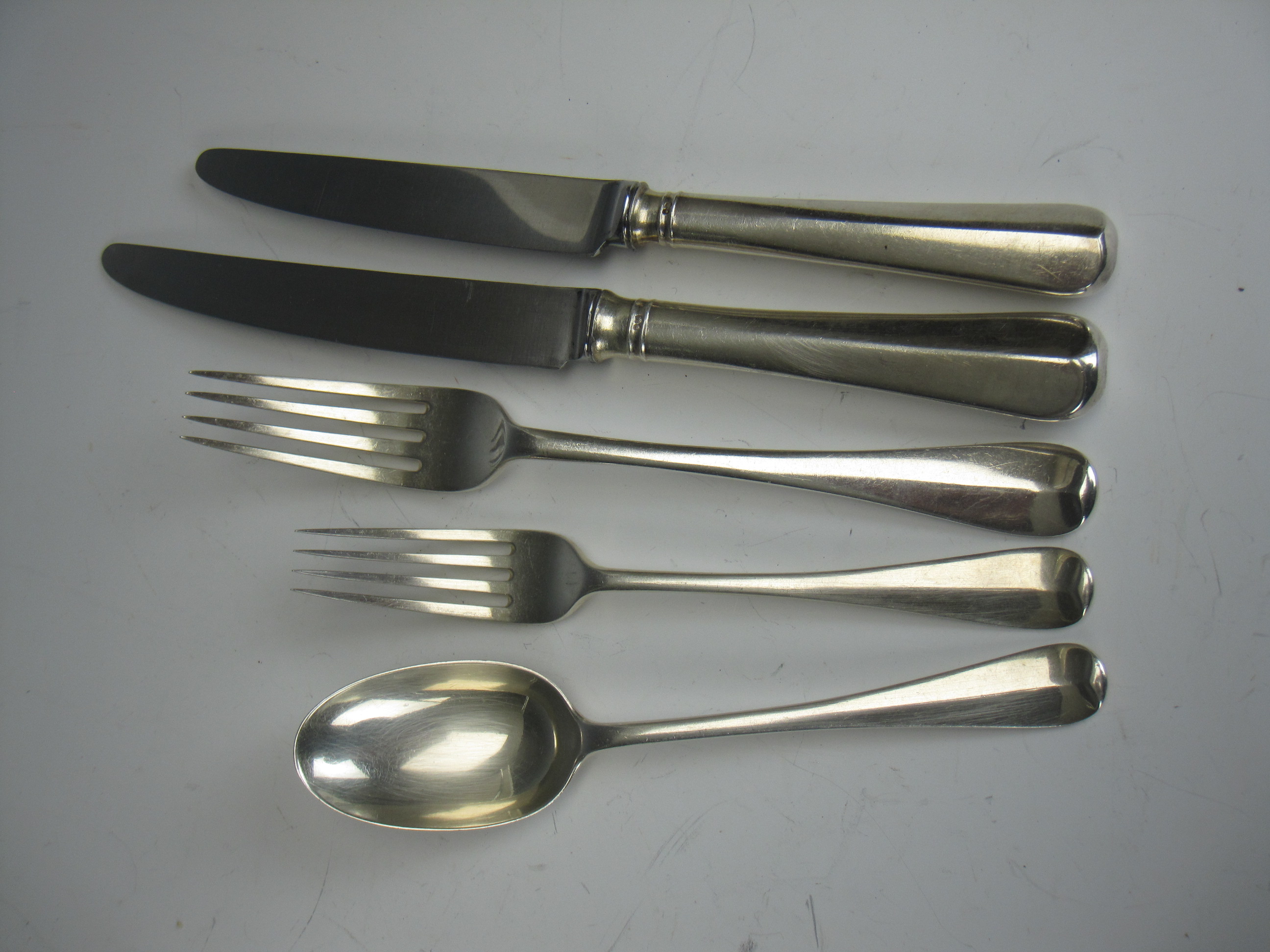 Twelve Edward VII silver Dinner and Dessert Forks and eleven Dessert Spoons Hanoverian pattern - Image 3 of 4