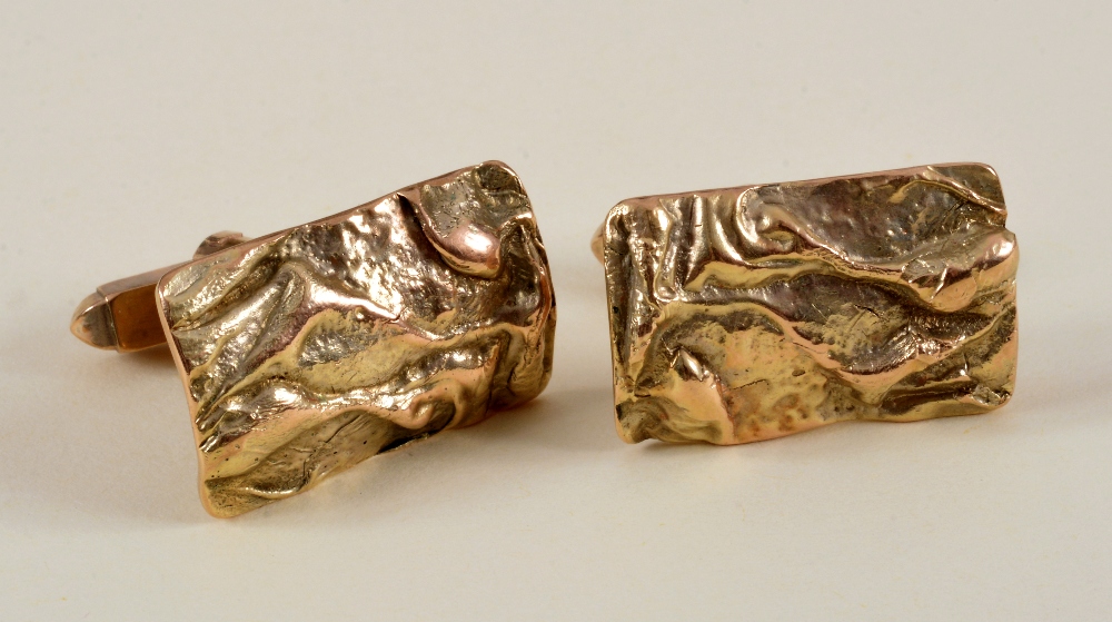 A pair of heavy bark effect 9ct gold Cufflinks, approx 13gms