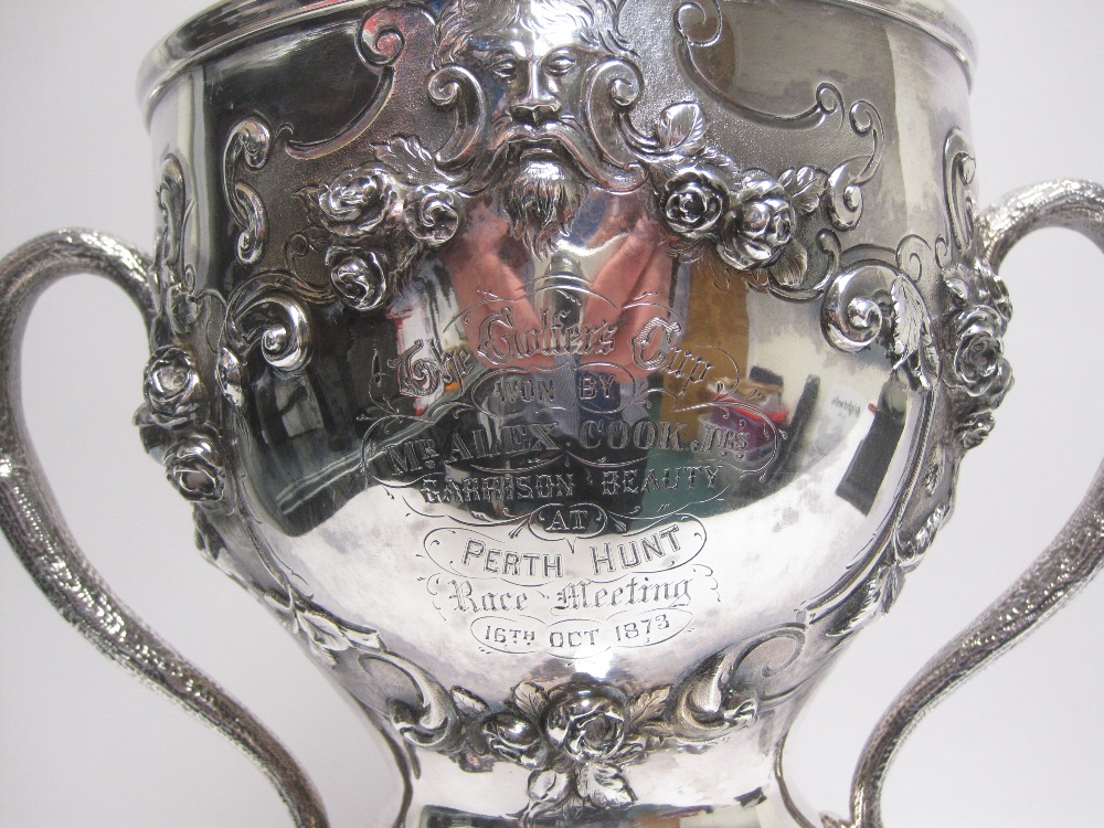 A Victorian silver two-handled Trophy finely embossed battle scene, inscribed "The Golfers Trophy - Image 6 of 7