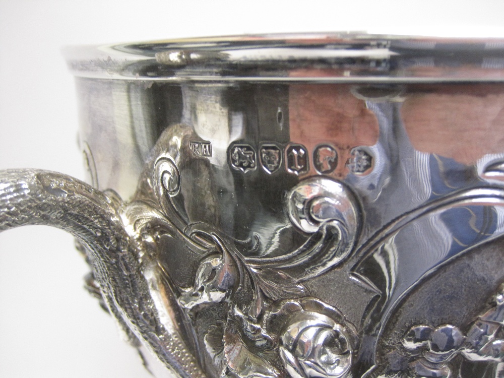 A Victorian silver two-handled Trophy finely embossed battle scene, inscribed "The Golfers Trophy - Image 7 of 7