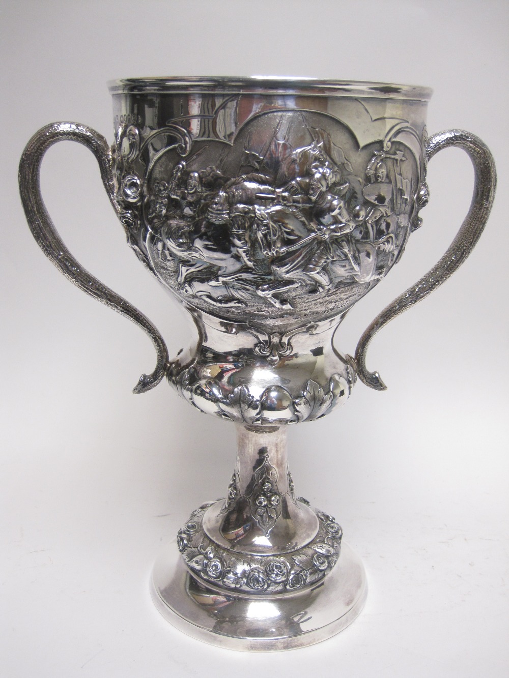 A Victorian silver two-handled Trophy finely embossed battle scene, inscribed "The Golfers Trophy - Image 2 of 7