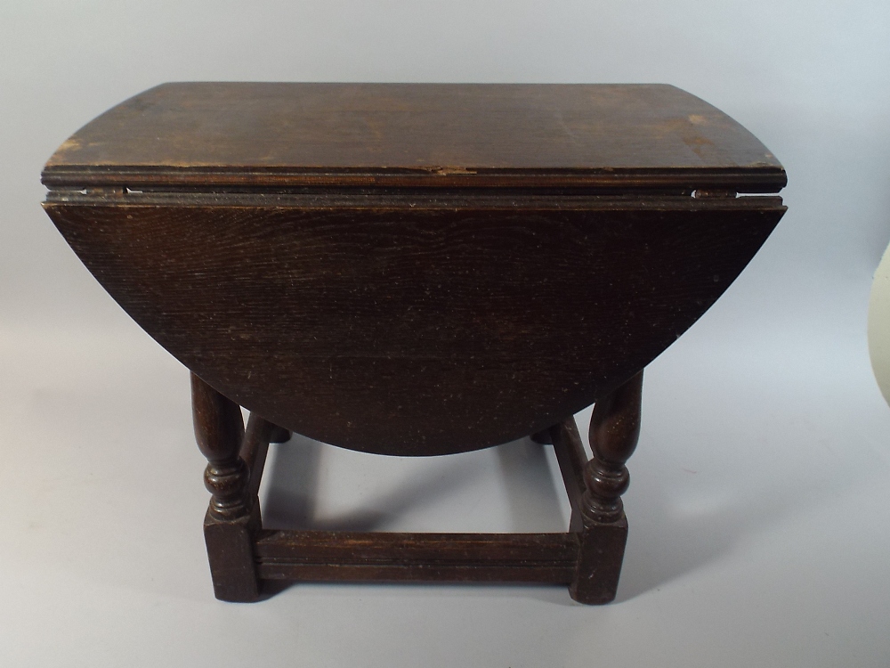 A Small Oak Oval Topped Drop Leaf Coffee Table,