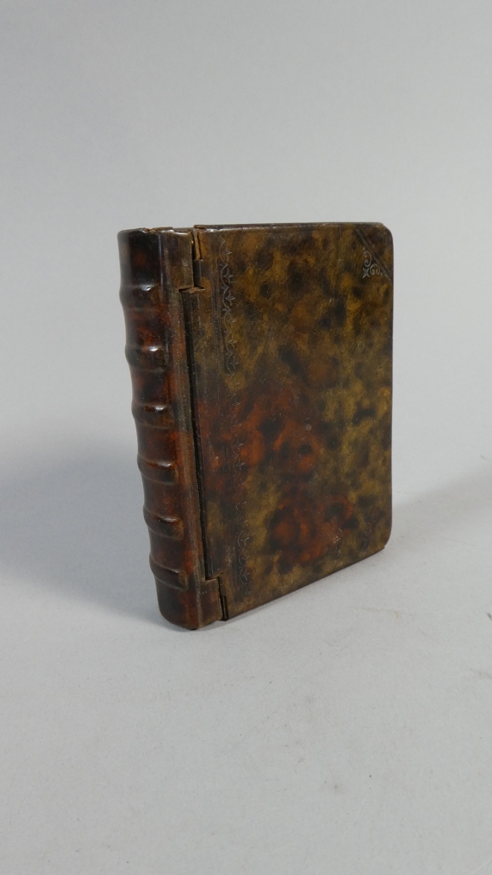 An Early 19th Century Rosewood Games Box.. The Top with an Inlaid Cribbage Board. - Image 3 of 4