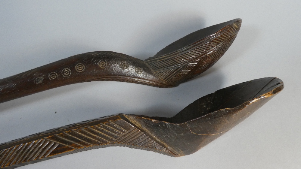 A Collection of Four Carved African Wooden Spoons - Bild 3 aus 3