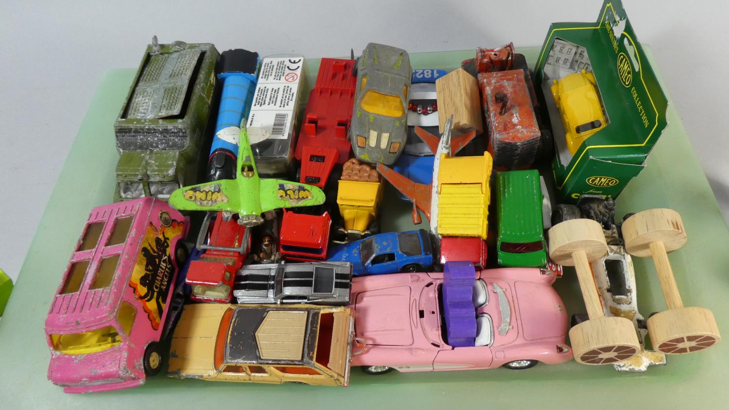 A Collection of Various Vintage Playworn, Diecast and Other Toys - Bild 2 aus 4