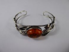 A Silver and Amber Bracelet, of foliate design, approx 13.7 gms.