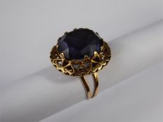 A 14 ct Yellow Gold and Amethyst Ring