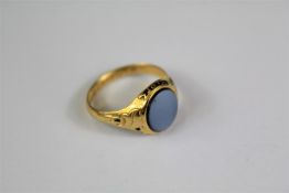 A Gentleman's 18ct Yellow Gold Mourning Ring