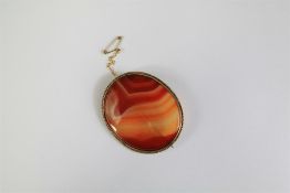 An Antique 9ct Banded Agate Brooch