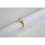 A Ladies 18ct Yellow Gold Pearl and Diamond Ring