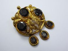 A Ladies Antique 9ct Yellow Gold Garnet Brooch