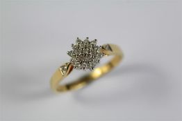 A Lady's 18ct Yellow Gold Diamond Cluster Ring