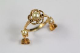 A 9ct Yellow Gold and Pearl Ring