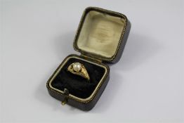 An 18ct Yellow Gold Natural Round Saltwater Pearl Ring