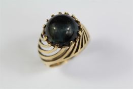 A 9ct Yellow Gold Cabachon Ring