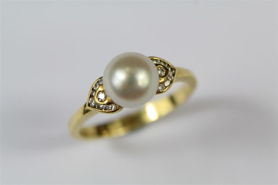 An 18ct Yellow Gold Pearl and Diamond Ring - Image 2 of 2