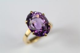 A Vintage 14ct Yellow Gold Amethyst Ring