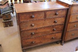 An Antique Victorian Mahogany Chest of Drawers