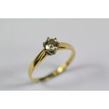 A Ladies 18ct Yellow Gold Diamond Solitaire Ring